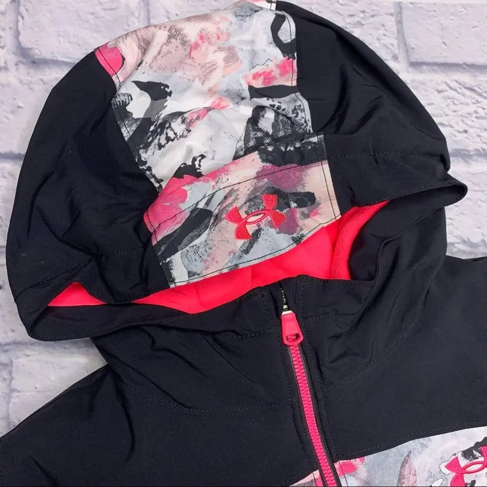 Under Armour Treetop Jacket in Black/Cerise